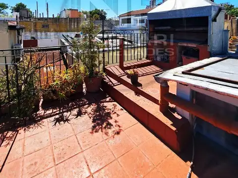 Luminoso PH con terraza propia Pq Chacabuco