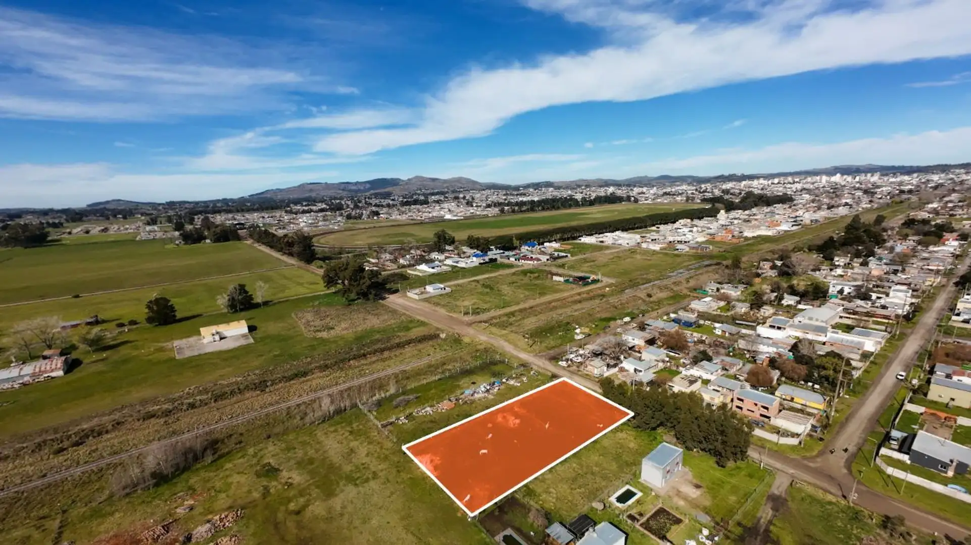 LOTE AMPLIO ZONA HIPICO SUBDIVISIBLE EN PH