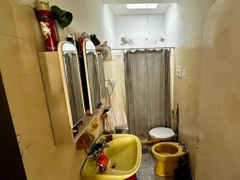Casa 5 ambientes con 2 baños