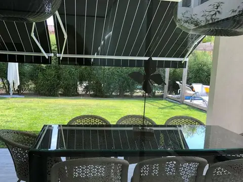 Casa en Alquiler Temporal con 2 cocheras
