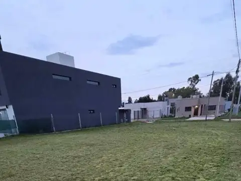 Vendo Terreno  Barrio San Antonio. Semi cerrado. Calle 140 bis y 97