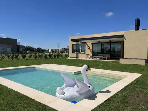 Casa 5 ambientes con 2 baños