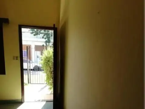 Casa en venta - 2 Dormitorios 1 Baño - 250Mts2 - Marcos Paz