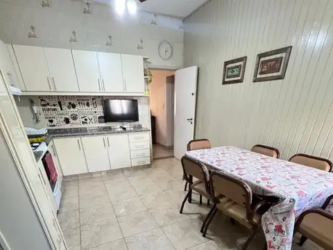 Casa 5 ambientes con 2 baños