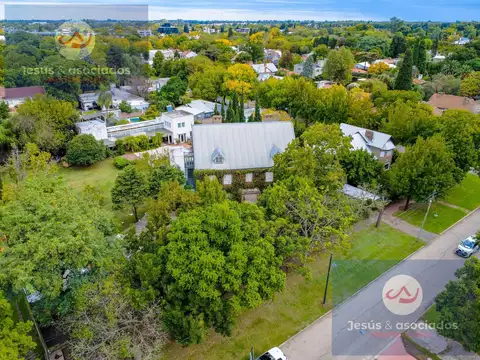 Casa en Venta con 4 cocheras