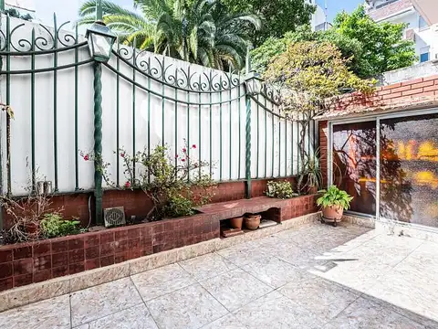 Venta Departamento 3 ambientes PB con amplio patio Cochera Caballito