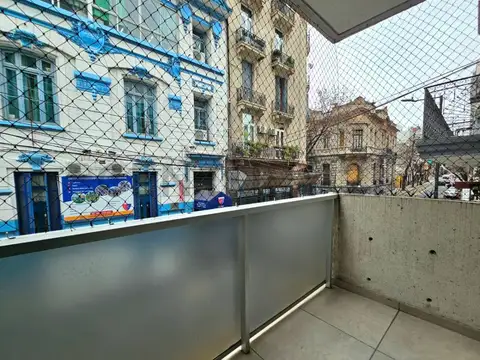 Avenida Carlos Calvo 1100, Piso 0