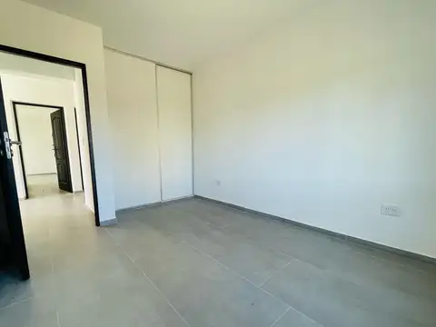 Casa en Venta con 4 cocheras