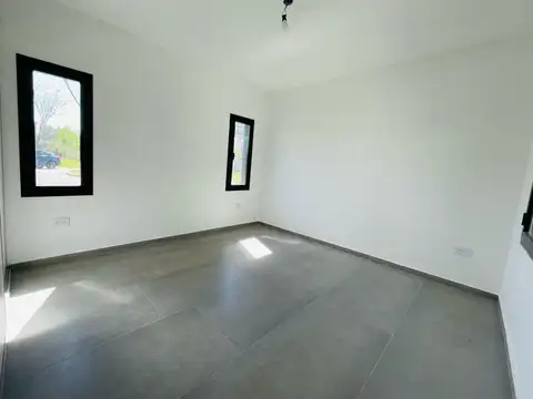 Casa en Venta con 4 cocheras