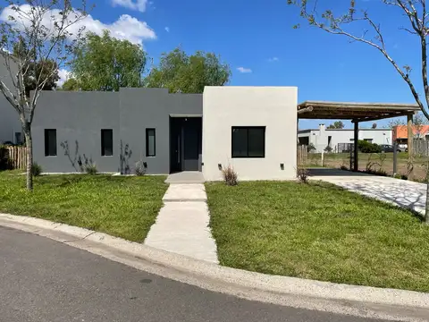 Casa en venta de 5 ambientes en el barrio Santa Emilia, Pilar Del Este, GBA Norte