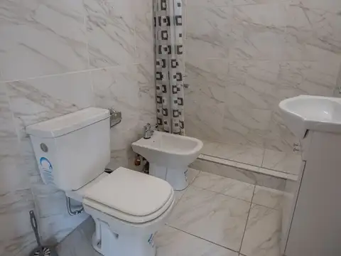 Venta Casa 1 ambiente con quincho en Parada Robles