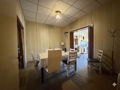 VENTA/ CASA CON PATIO/ B°VILLA DEL PARQUE