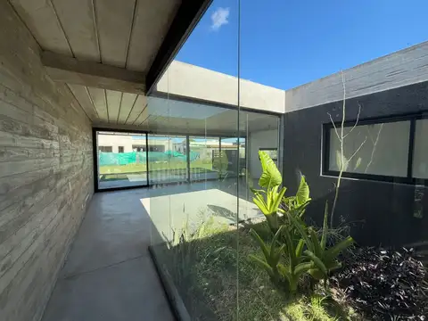 VENTA CASA 4 AMBIENTES A ESTRENAR PILAR DEL ESTE