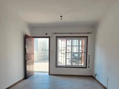 Departamento en Alquiler en Ramos Mejia, $ 1.400.000
