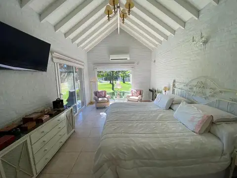 Casa en Venta con 5 cocheras