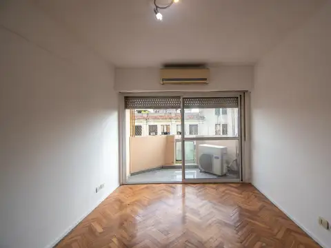 Avenida Regimiento Patricios al 1600