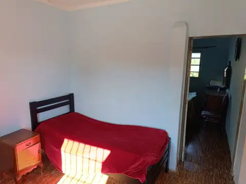 VENTA/CASA/2 DORMITORIOS/COCHERA/ESQUINA/SERVICIOS
