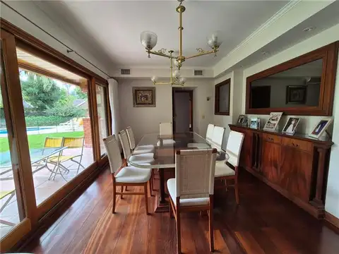 Casa en Venta con 6 cocheras