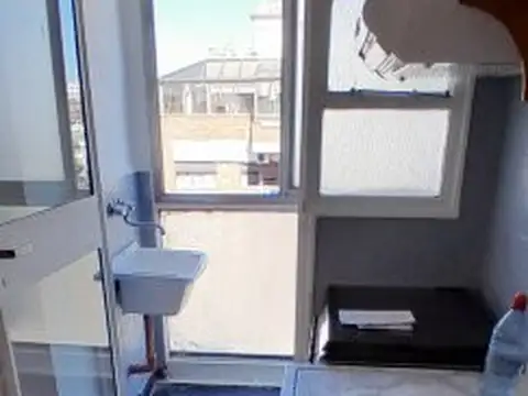 Excelente 3 ambientes sobre Av. Avellaneda, con balcón, en Flores!