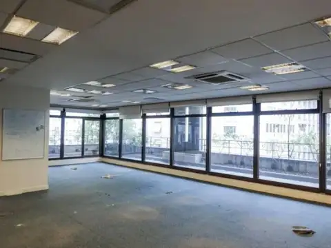 Oficina en Venta con 8 cocheras