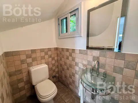 Casa en Venta con 3 cocheras