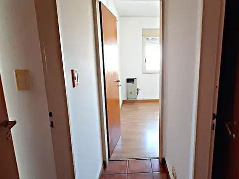 Alquiler Departamento 3 ambientes con balcon y cochera. Piso Alto  en Tigre Centro