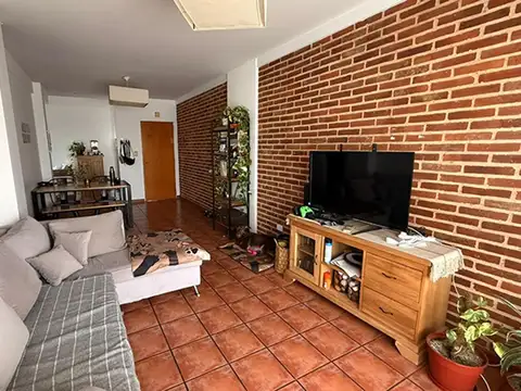 Alquiler Departamento 3 ambientes con balcon y cochera. Piso Alto Tigre Centro