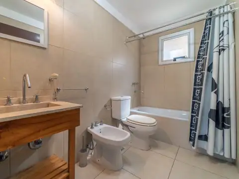 EXCELENTE 3 AMB. PISO 1° CFRENTE PISO 91m2tot. GRAN BALCON TERRAZA CON PARRILLA