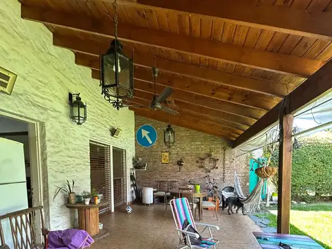 Florida Lasalle. Italia 2700 Exc chalet 4 amb Jardin Pileta Cochera