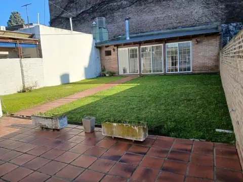 Casa 6 ambientes con 2 baños