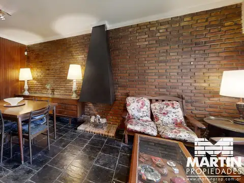 Casa en venta Olivos 4 ambientes, baño y toilette, jardín con quincho y cochera. A 1 C/Paraná.