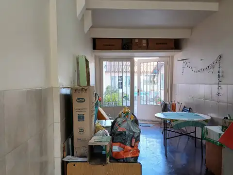 AMPLIA Y FUNCIONAL CASA EN FLORESTA, IDEAL PARA VIVIENDA Y TRABAJO.