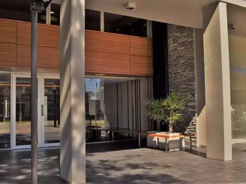 Local comercial en alquiler en Agora III. Pilar -