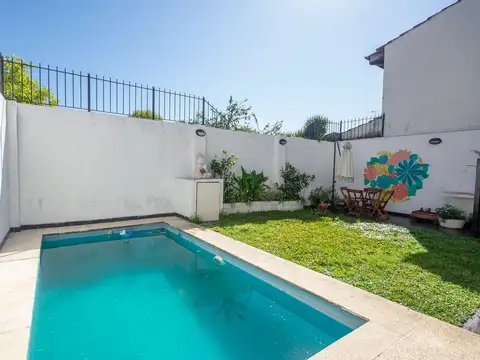 VENTA CASA 4 AMB. CON COCHERA Y PILETA EN OLIVOS