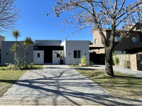 CASA EN SAN ISIDRO LABRADOR LOTE INTERNO