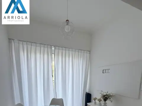Departamento 1 ambiente a la calle hecho a nuevo. Centro.