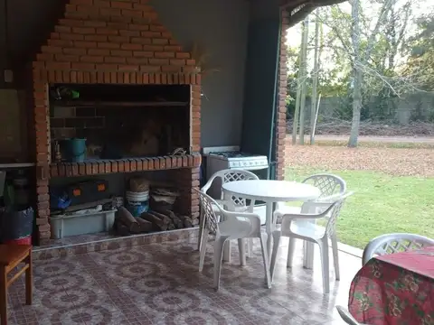 Quinta con pileta y 2400 metros de parque