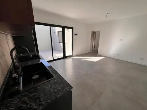 Depto Tipo Casa 2 ambientes con 1 baño