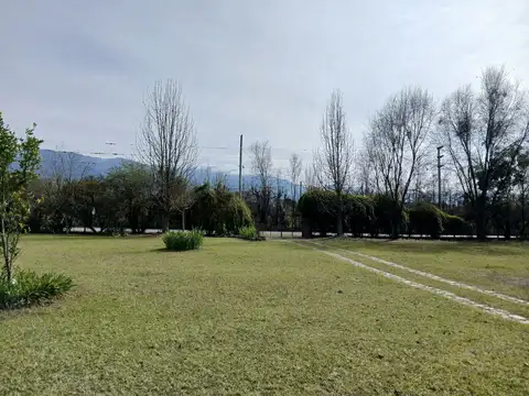 Casa sobre R51 entre La Silleta y Campo Quijano Gran terreno