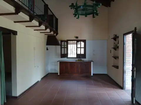 casa muy confortable con hermoso parque