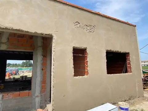 Barrio Santa Sofia pilar del este 100