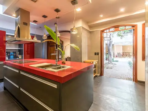 Casa 6 ambientes con 5 baños