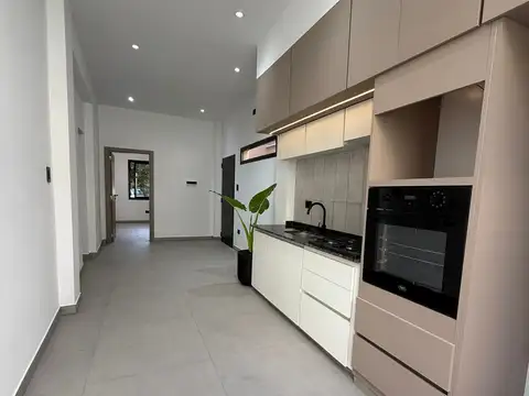 PH de 3 ambientes reciclado a nuevo, con patio y terraza.