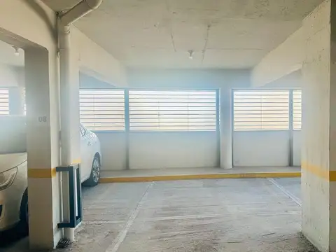 Cochera Centrica en Edificio CAM 83