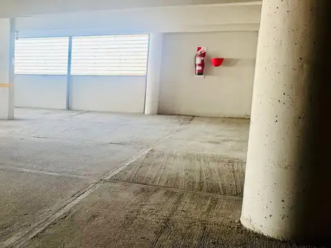 Cochera Centrica en Edificio CAM 83