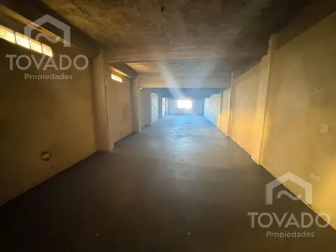 GRAN OPORTUNIDAD GALPÓN O DEPÓSITO EN FLORES COMERCIAL