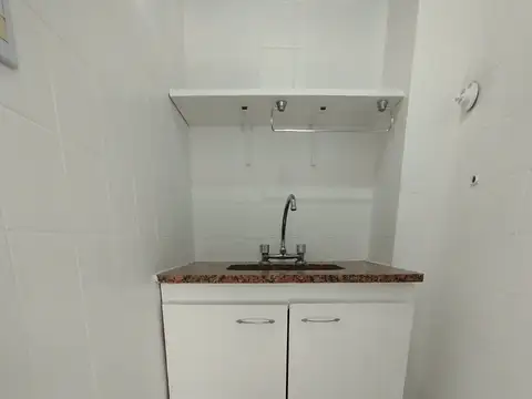 Depto de 1 ambiente en primer piso - A 200 mts de la estación