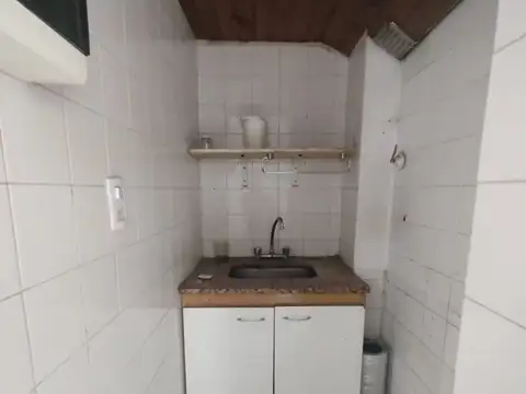 Departamento monoambiente. Cercano Estación Morón.