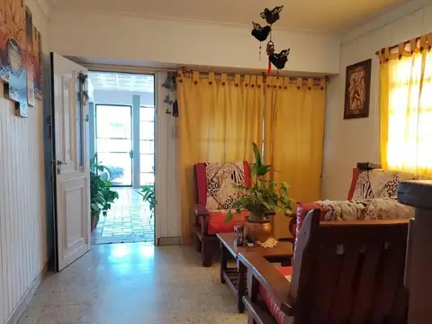 Casa 3 ambientes con 2 baños