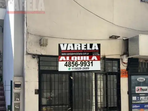Treinta y Tres Orientales 994 Local 3x10 mts. más Patio y Subsuelo.